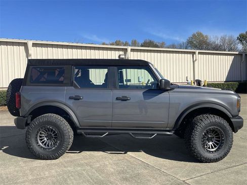 New 2025 Ford Bronco 4-Door image 2