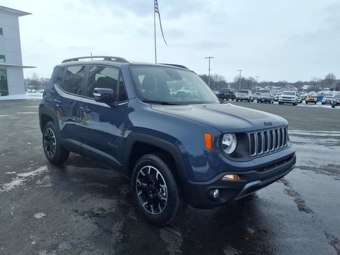 Used 2023 Jeep Renegade Latitude AWD/4WD image 7