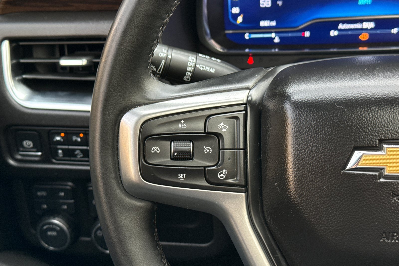 Used 2025 Chevrolet Tahoe Premier AWD/4WD image 31