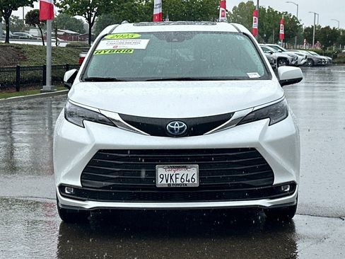 Certified 2025 Toyota Sienna XLE w/ XLE Plus Package image 10