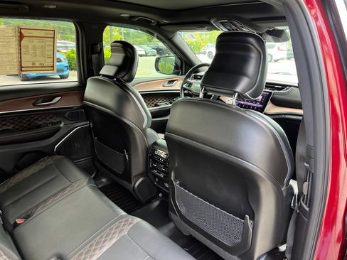 Used 2025 Jeep Grand Cherokee Summit AWD/4WD image 26