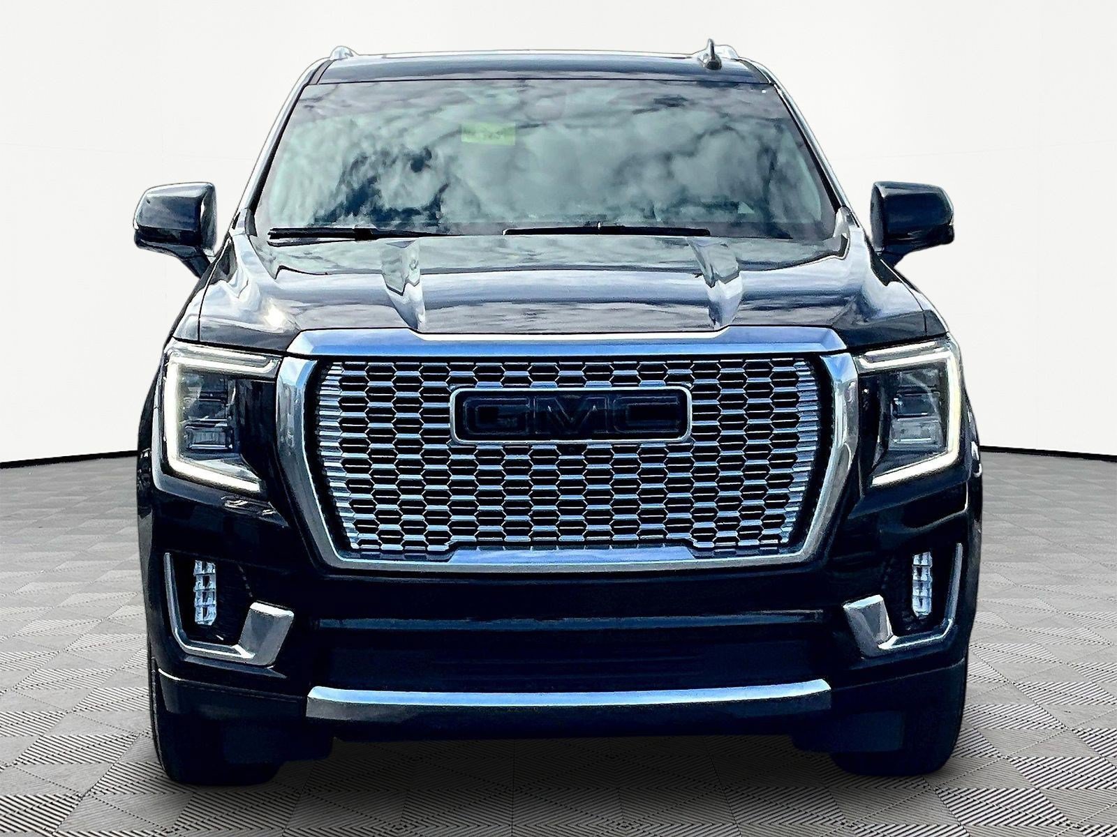 Used 2022 GMC Yukon XL Denali AWD/4WD image 2