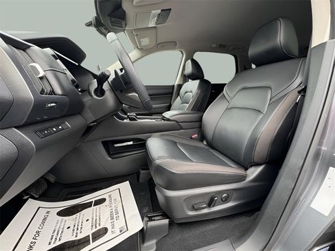 Used 2024 Nissan Pathfinder SL image 23