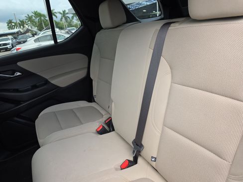 Used 2023 Chevrolet Traverse LS FWD image 10