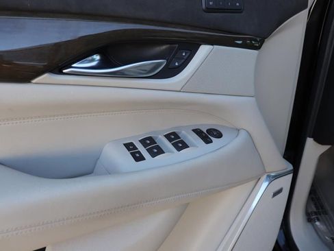 Used 2019 Cadillac Escalade ESV Premium Luxury image 40