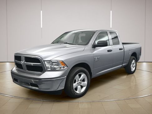 Used 2024 RAM 1500 Classic SLT AWD/4WD image 3