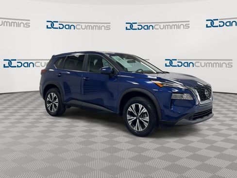 Used 2023 Nissan Rogue SV AWD/4WD image 2