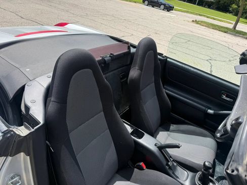 Used 2001 Toyota MR2 RWD image 13