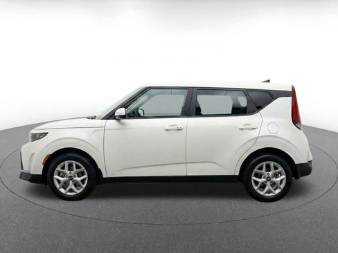 Used 2025 Kia Soul LX w/ LX Technology Package FWD image 4