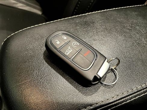 Used 2021 Jeep Cherokee Latitude Lux w/ Sun & Sound Group FWD image 34
