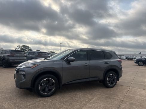 Used 2024 Nissan Rogue SV image 10
