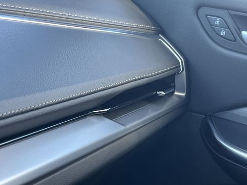 Used 2025 Cadillac XT4 Premium Luxury image 42