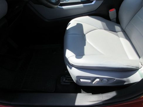 Used 2022 Toyota Highlander XLE AWD/4WD image 21