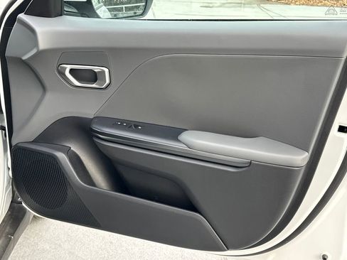 New 2025 Kia K4 FWD image 10