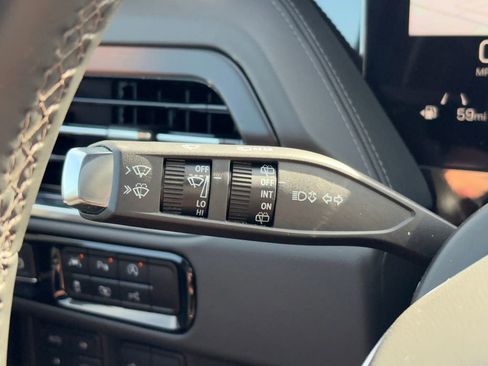 Used 2025 GMC Yukon Denali AWD/4WD image 15