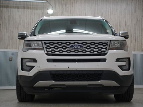 Used 2016 Ford Explorer Platinum image 3