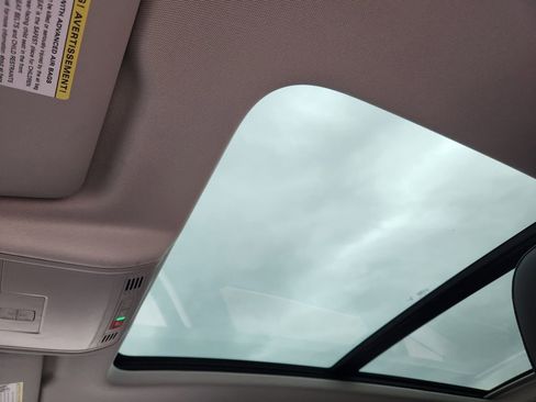 Certified 2024 Volkswagen Taos SE image 26