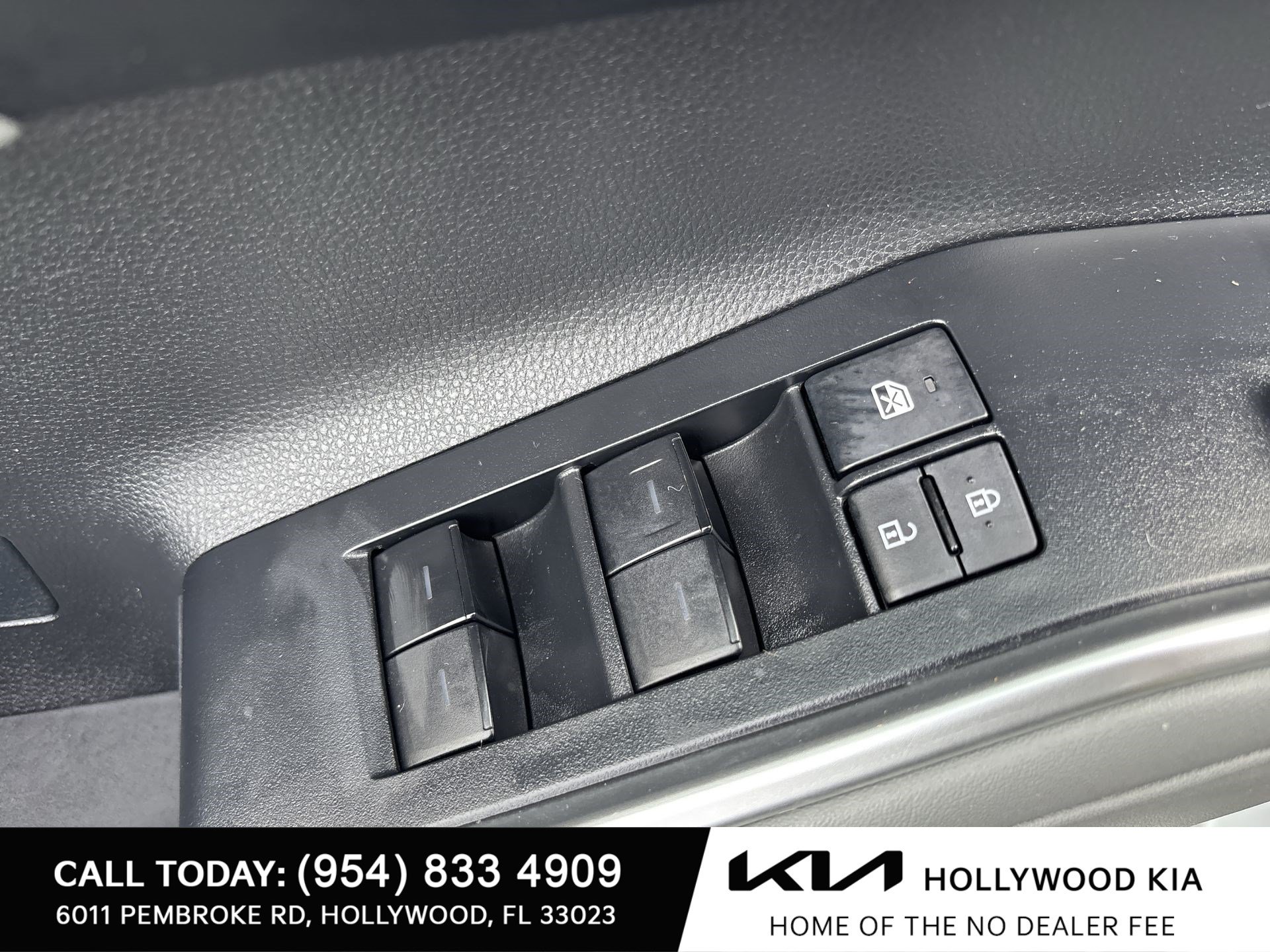 Used 2024 Toyota Highlander XLE FWD image 15