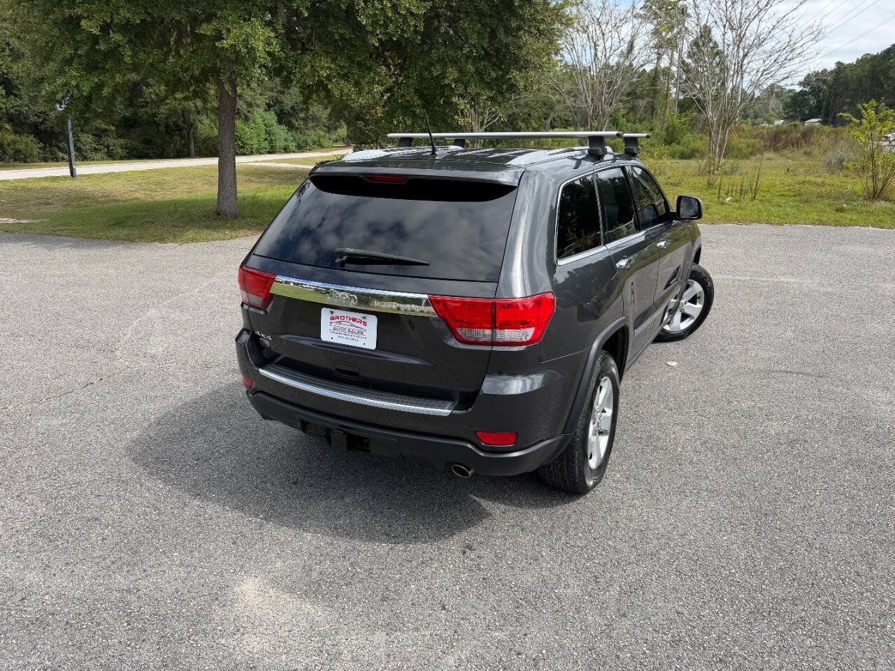 Used 2011 Jeep Grand Cherokee Overland AWD/4WD image 6