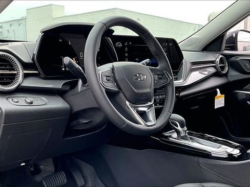 New 2026 Chevrolet Trax ACTIV w/ Sunroof Package FWD image 8