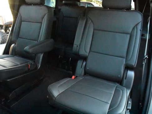 Used 2025 GMC Yukon Denali w/ Sun & Power Step Package image 30