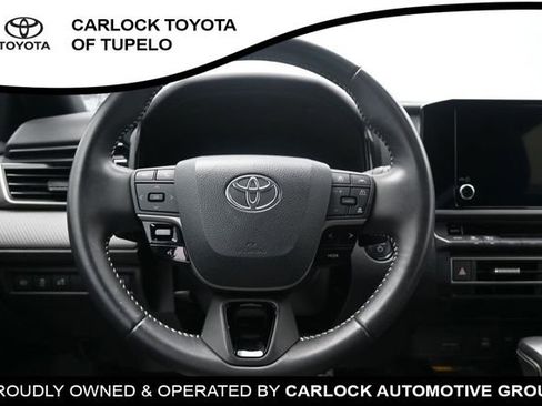 Used 2025 Toyota Camry SE FWD image 29