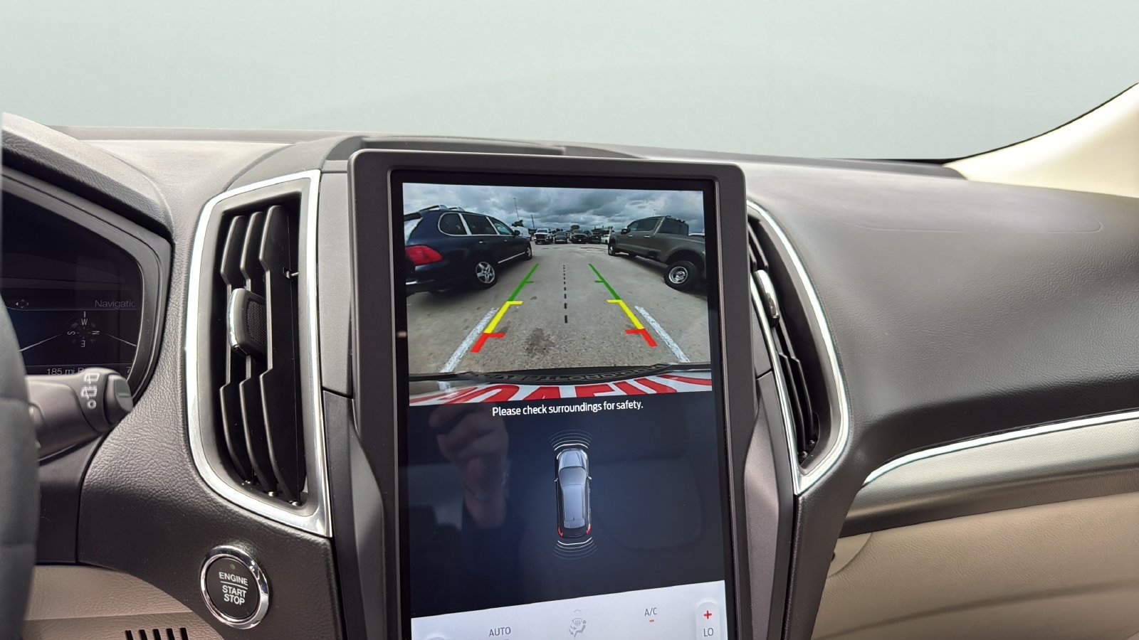 Used 2022 Ford Edge Titanium AWD/4WD image 18