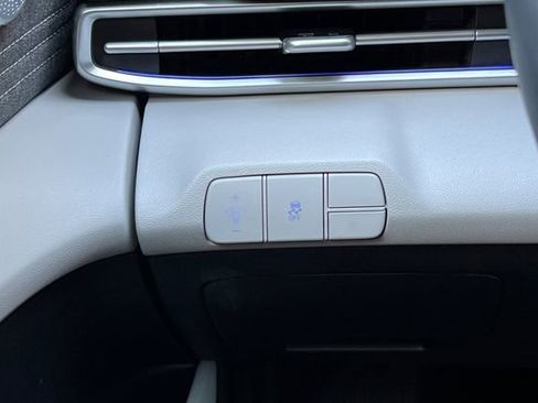 Used 2025 Hyundai Elantra Limited FWD image 36