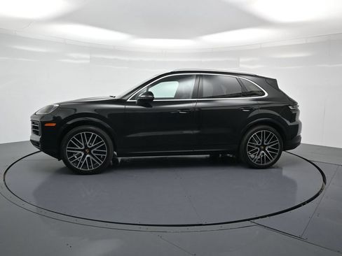 Used 2025 Porsche Cayenne S AWD/4WD image 2