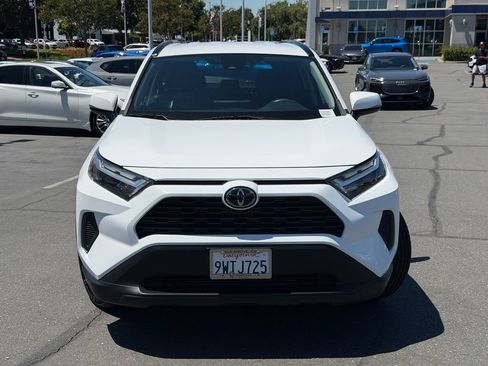 Used 2022 Toyota RAV4 XLE FWD image 3