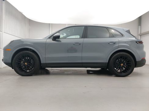 Certified 2026 Porsche Cayenne AWD/4WD image 2
