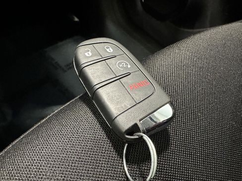 Used 2018 Jeep Renegade Altitude image 24