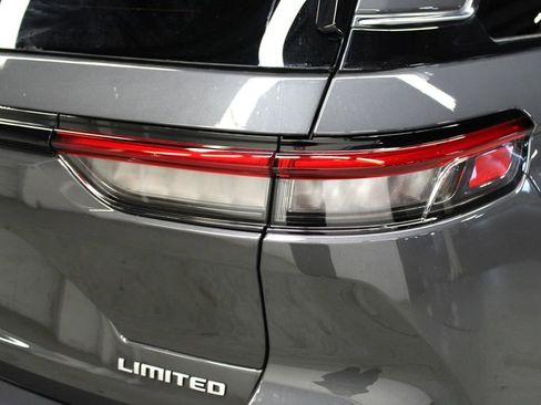 New 2025 Jeep Grand Cherokee Limited w/ Luxury Tech Group II image 38