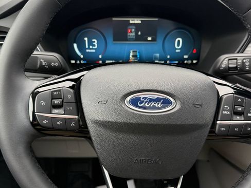 Used 2023 Ford Escape Platinum w/ Premium Technology Package AWD/4WD image 15