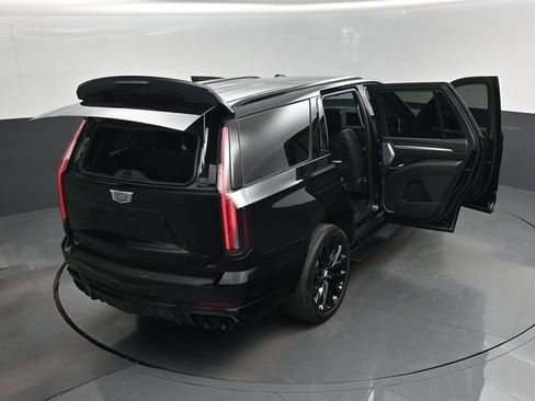 Used 2026 Cadillac Escalade V w/ LPO, ONYX Package AWD/4WD image 29