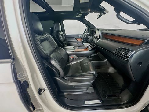 Used 2019 Lincoln Navigator L Reserve image 35