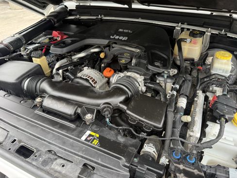 Used 2018 Jeep Wrangler Unlimited Rubicon image 31