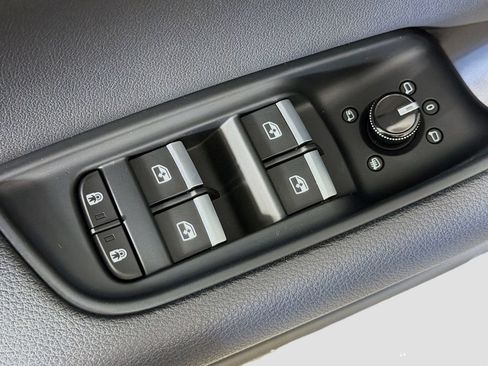 Used 2019 Audi Q8 Premium w/ Convenience Package AWD/4WD image 18