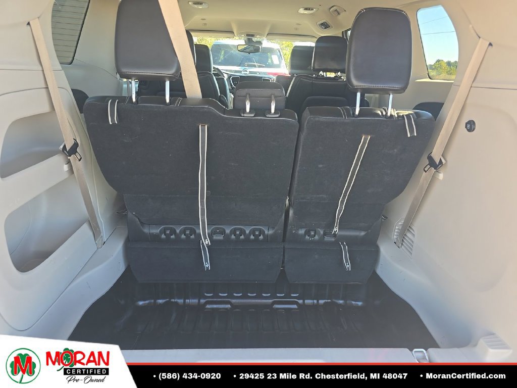 Used 2024 Chrysler Pacifica Touring-L FWD image 18