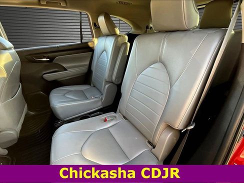 Used 2022 Toyota Highlander XLE image 21