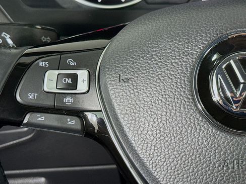 Used 2019 Volkswagen Tiguan SE FWD image 11