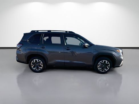 Used 2026 Subaru Forester Premium AWD/4WD image 2