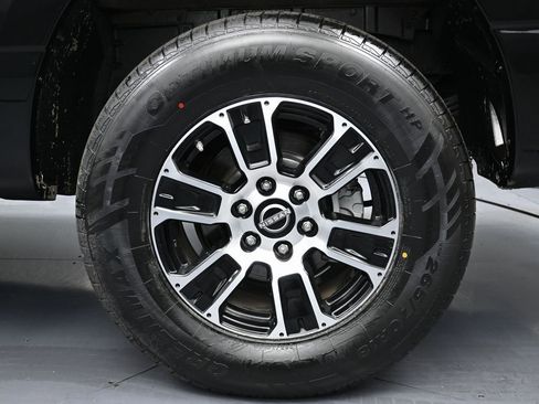 Used 2023 Nissan Titan SV image 10