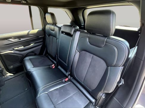 Used 2023 Jeep Grand Cherokee Altitude AWD/4WD image 21
