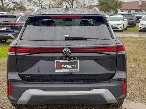 New 2026 Volkswagen Tiguan SE image 8