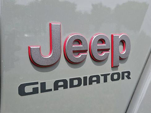 Used 2022 Jeep Gladiator Rubicon w/ Trailer Tow Package AWD/4WD image 31