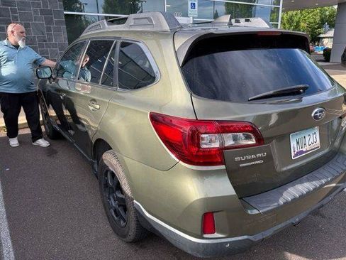 Used 2017 Subaru Outback 2.5i Limited AWD/4WD image 3