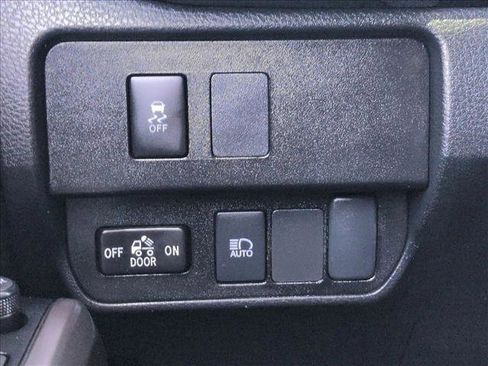 Used 2023 Toyota Tacoma SR5 RWD image 17