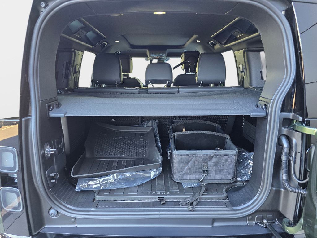 New 2026 Land Rover Defender 110 X-Dynamic SE AWD/4WD image 12