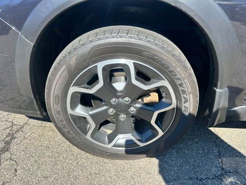 Used 2014 Subaru Crosstrek 2.0i Premium image 9